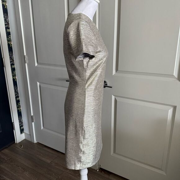 NWT Alice + Olivia Delora Silver Metallic Mini Cocktail Party Dress Size 8 - Picture 3 of 9